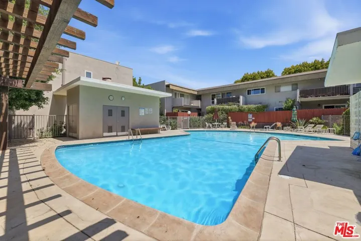 11120 Queensland Street D40, Los Angeles, California 90034