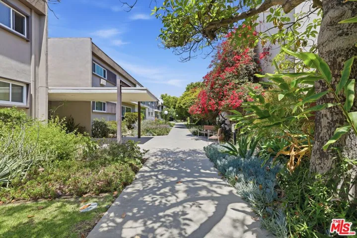 11120 Queensland Street D40, Los Angeles, California 90034