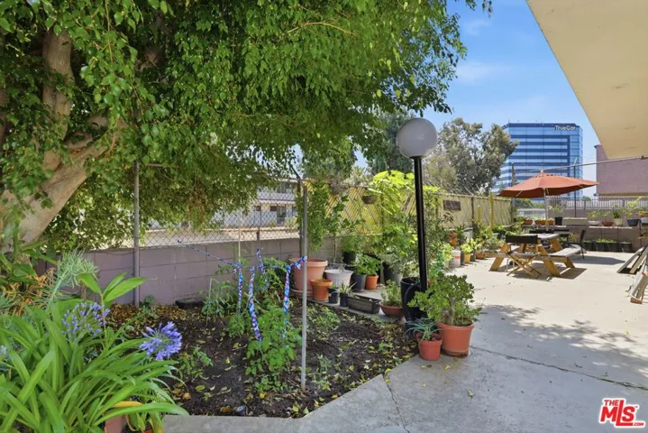 11120 Queensland Street D40, Los Angeles, California 90034