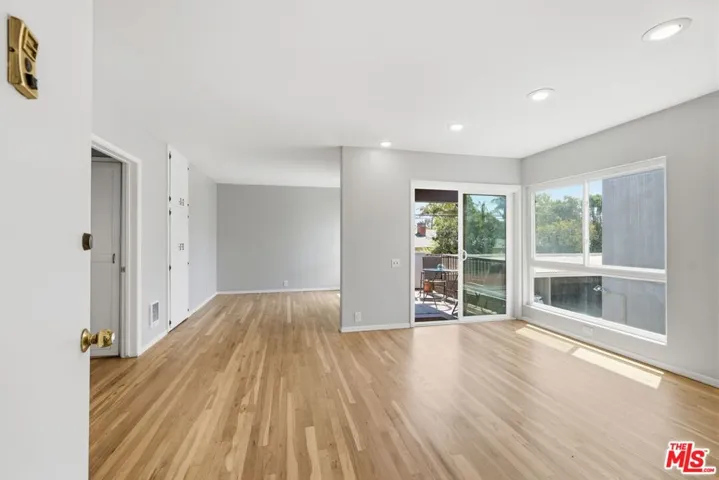 11120 Queensland Street D40, Los Angeles, California 90034
