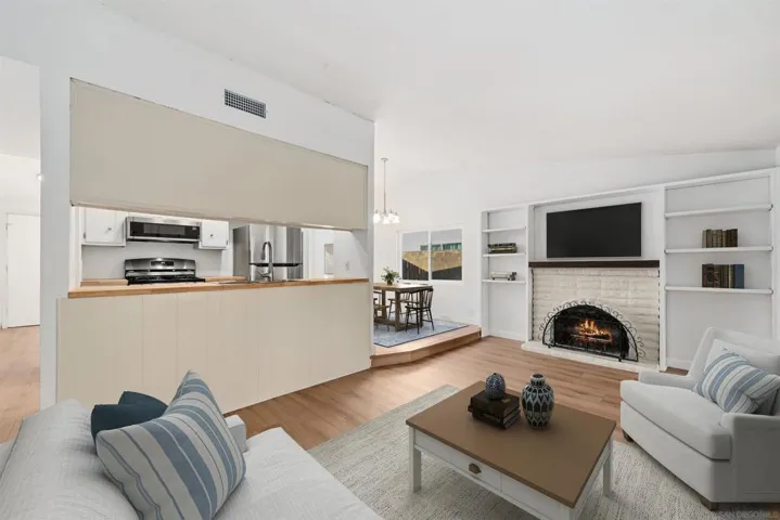 https://zimg.paragon.ice.com/ParagonImages/Property/PA/SDMLS/260013681/14/533/400/283a49cd026ec1a3d5c6ed4eed417146/3/9a1dc52ab3bd71cfed688a01c69efaba/260013681-e735d1ca-b188-4d16-a8c5-7755a5710c85.JPG