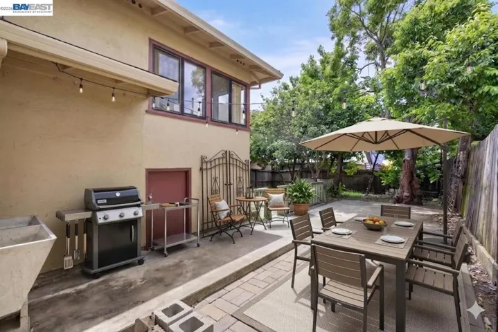 Virtually Staged -sideyard