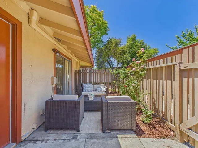 215 Red Oak Drive G, Sunnyvale, California 94086