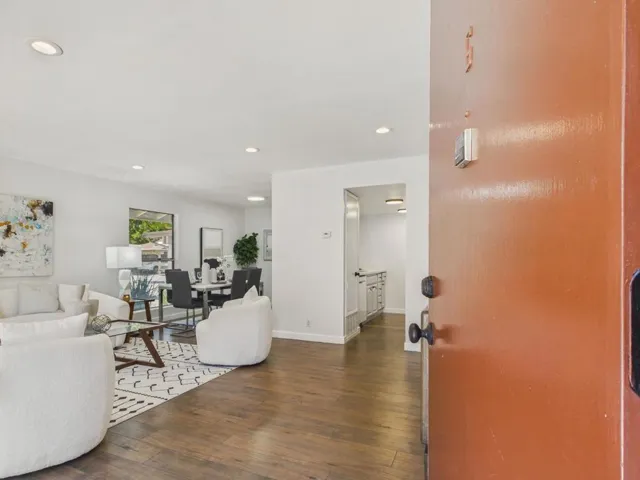 215 Red Oak Drive G, Sunnyvale, California 94086
