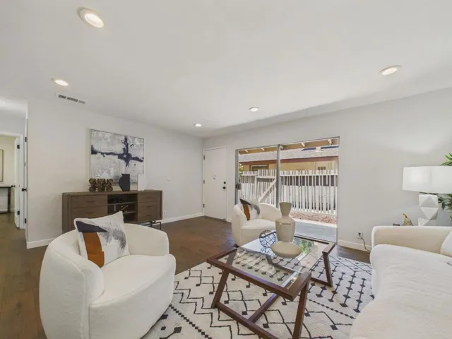 215 Red Oak Drive G, Sunnyvale, California 94086
