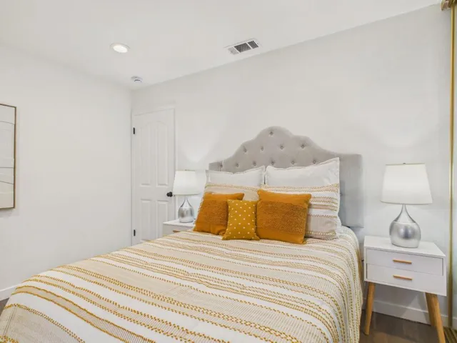 215 Red Oak Drive G, Sunnyvale, California 94086