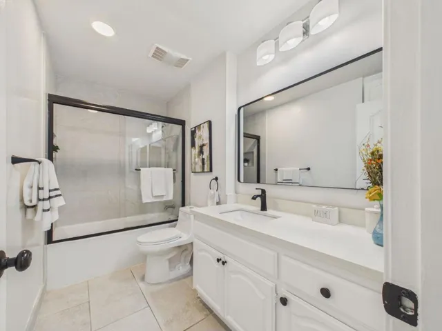 215 Red Oak Drive G, Sunnyvale, California 94086