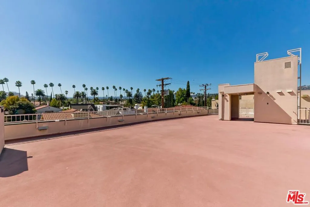Community Rooftop Patio