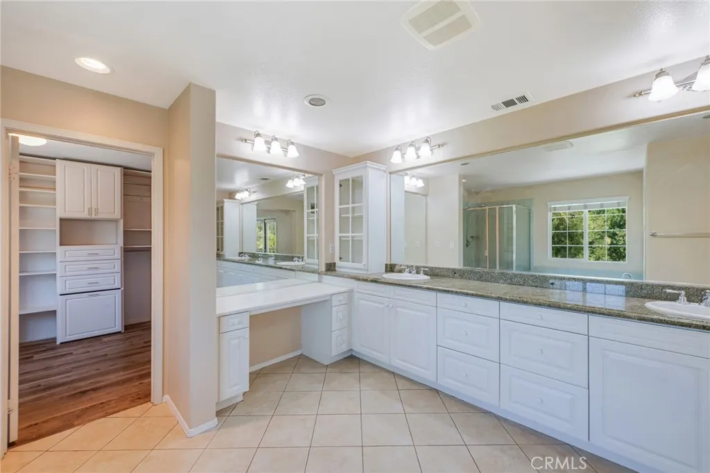 45339 Tiburcio Temecula CA 92592 - Primary Ensuite Bathroom