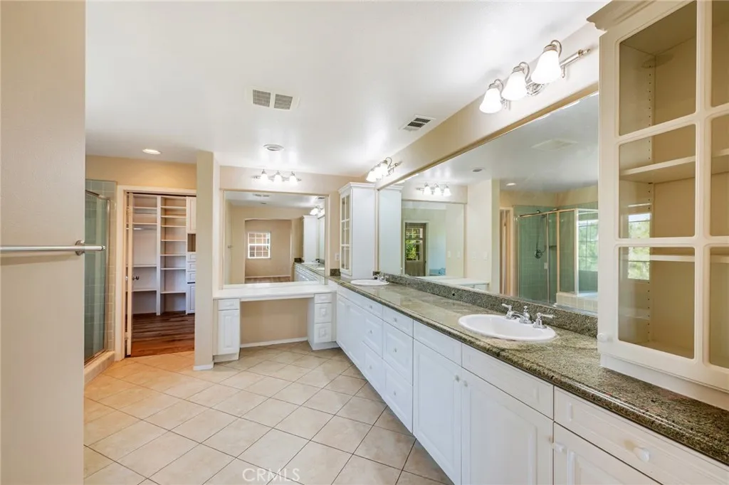 45339 Tiburcio Temecula CA 92592 - Primary Ensuite Bathroom
