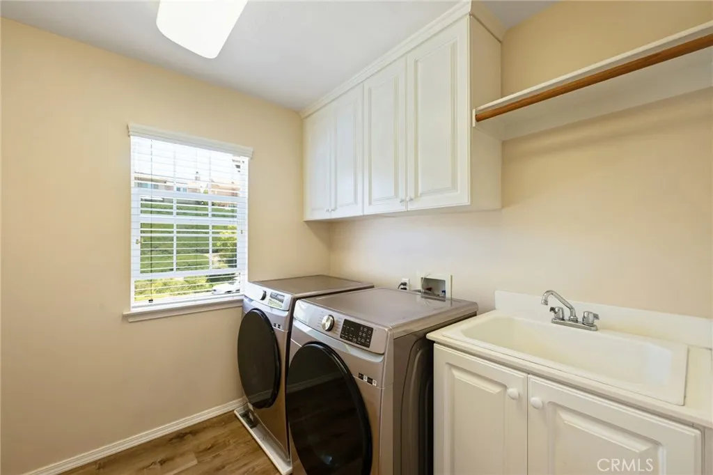 45339 Tiburcio Temecula CA 92592 Laundry Room