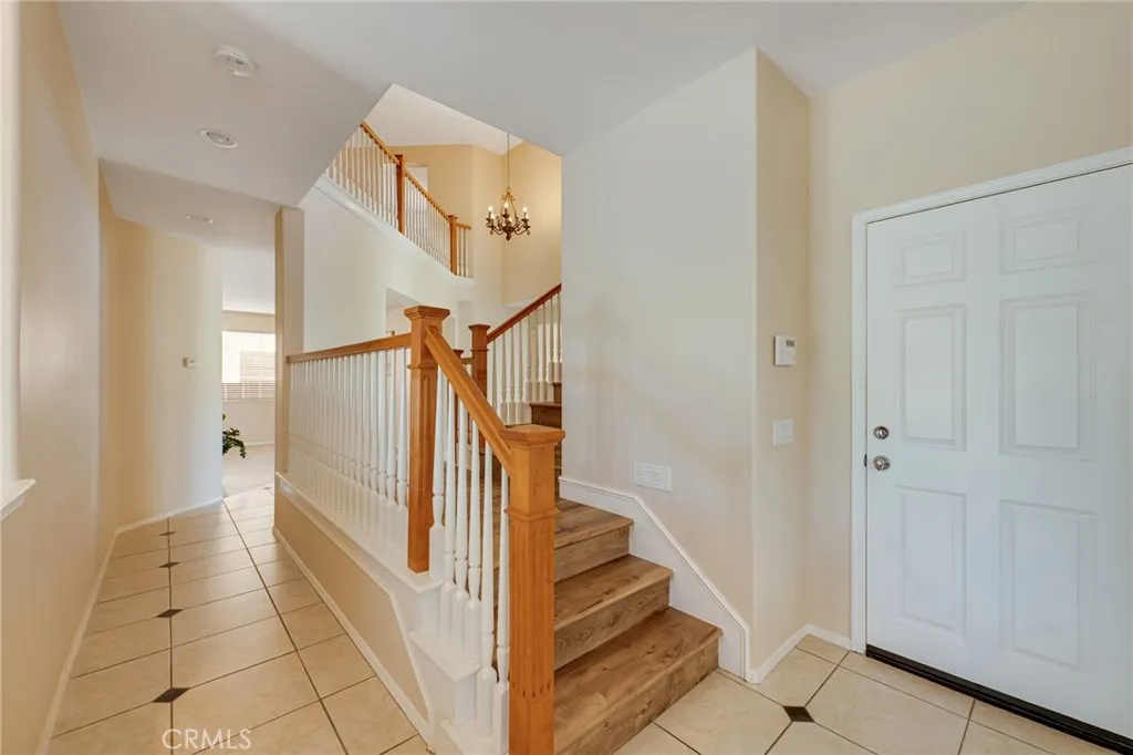 45339 Tiburcio Temecula CA 92592 Staircase