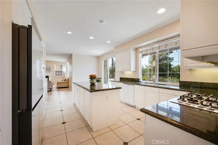 45339 Tiburcio Temecula CA 92592 - Kitchen
