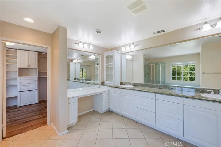 45339 Tiburcio Temecula CA 92592 - Primary Ensuite Bathroom