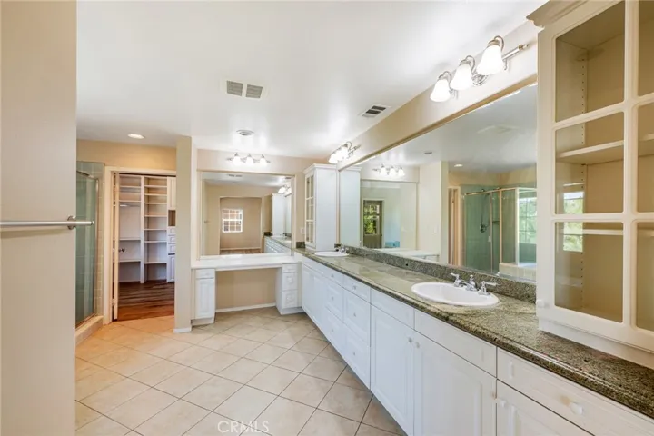 45339 Tiburcio Temecula CA 92592 - Primary Ensuite Bathroom