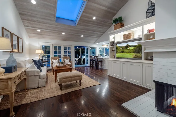 877 Sandcastle Drive, Corona Del Mar, California 92625