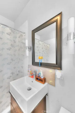Bathroom - Unit 1031