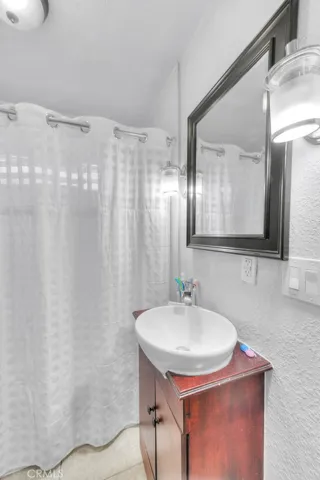 Bathroom - Unit 1033