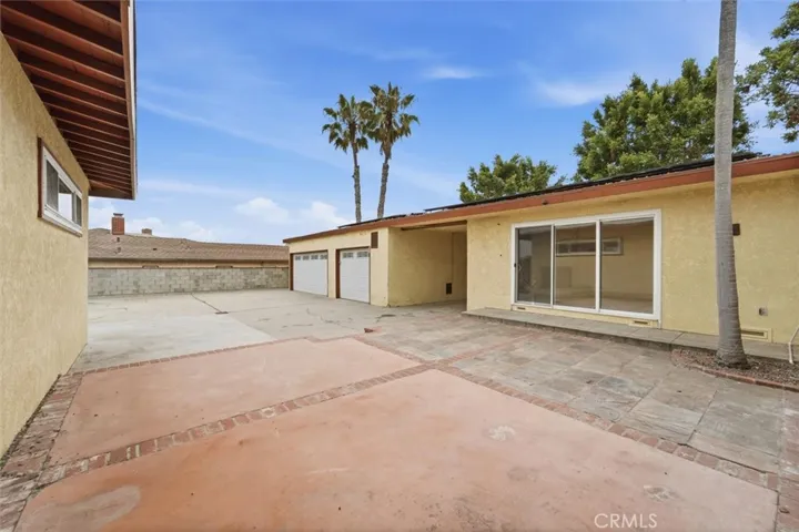 3 Car Garage & Private Interior Entrance