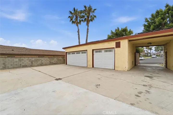 3 Car Garage