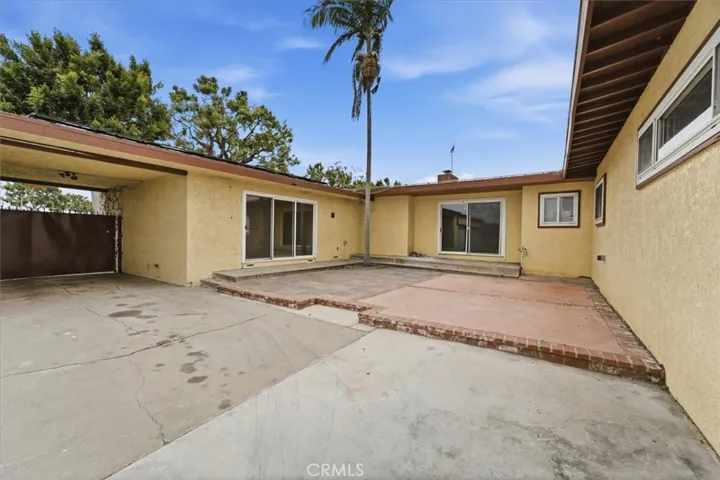 Patio & Private Interior Entrance