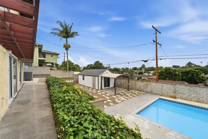 Lower Backyard Access from Bonus & Entertainment