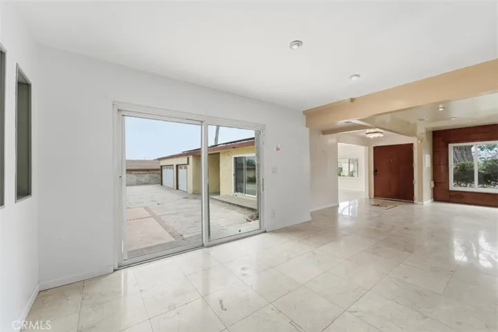 Kitchen & Patio Entrance