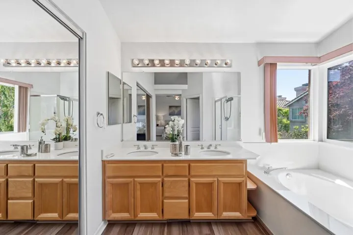 17 Miranda Court, Alameda, California 94502