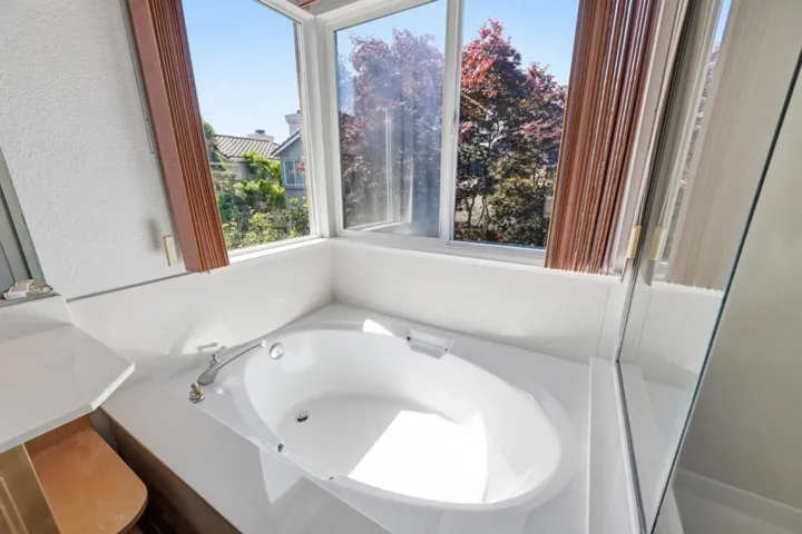 17 Miranda Court, Alameda, California 94502