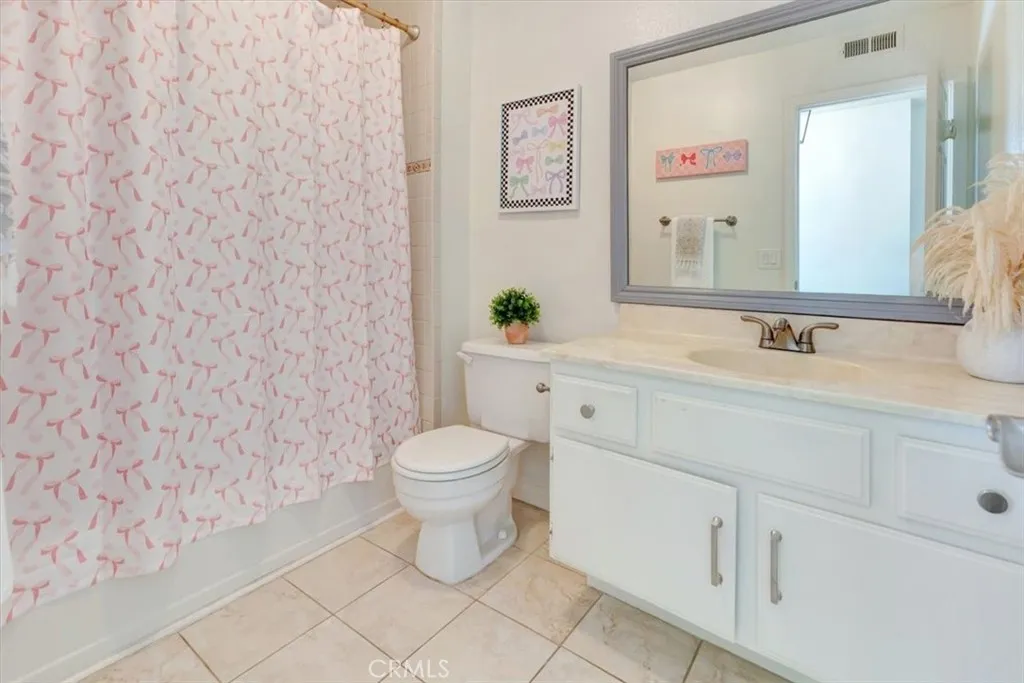 Upstairs Hallway Full Bath