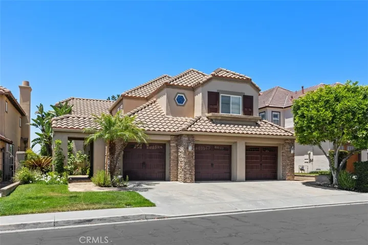 Front Exterior | 3-Car Garage