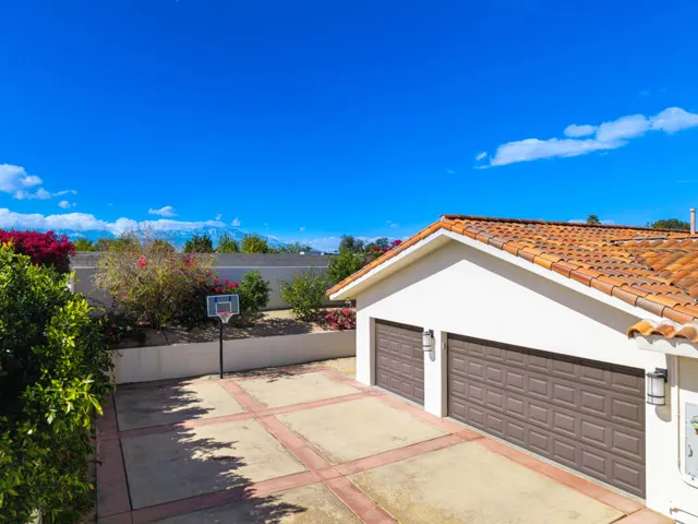 large 3 care garage and basketball court