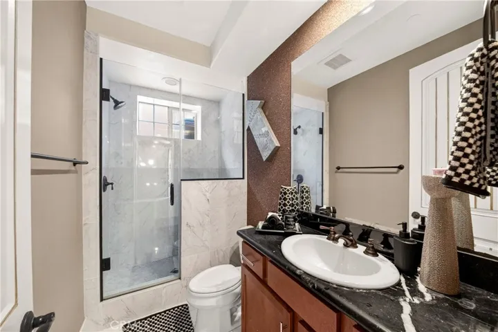 1st floor guest full bathroom.