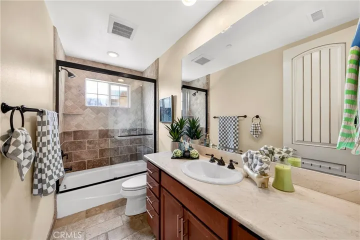 3rd floor full bathroom.