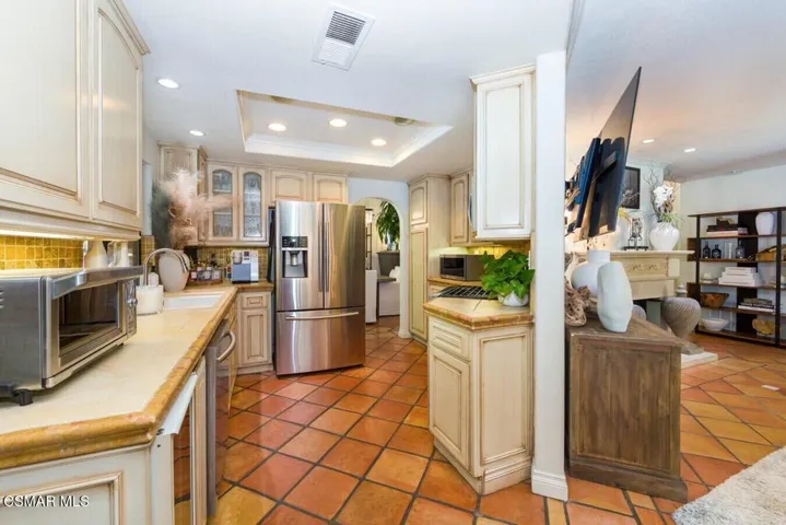 COTTONWOOD GROVE LIVING ROOM KICHEN WITH