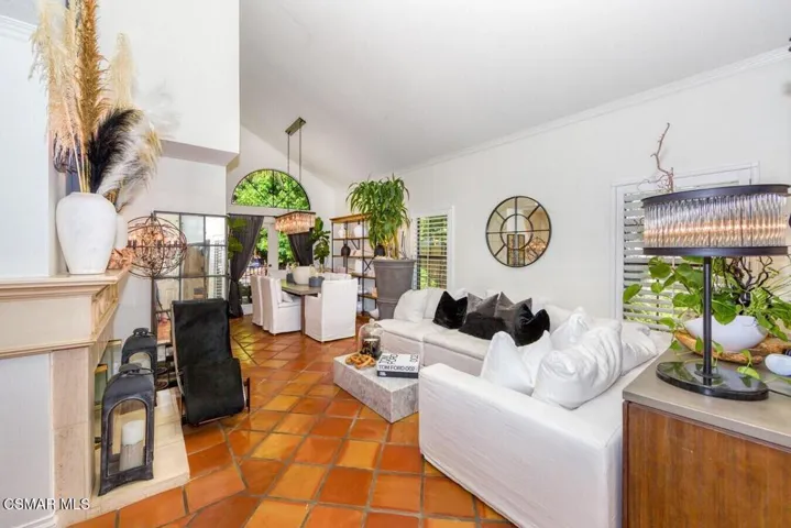 COTTONWOOD GROVE LIVING ROOM WITH FURNIT