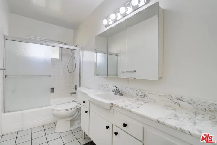 6840 Sausalito Avenue, West Hills, California 91307