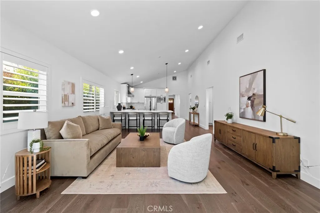 827 N Lamer