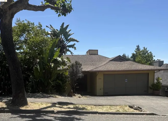 Front of 2-Story Home