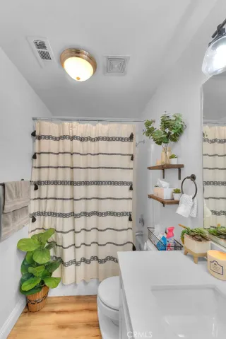 1st floor Bath