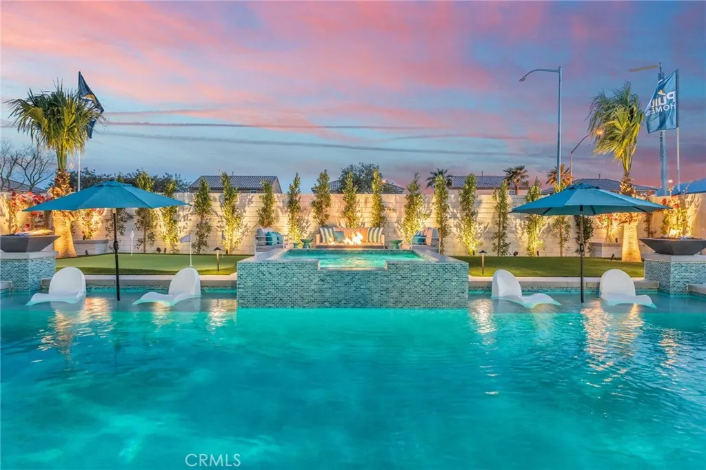 Sparkling Pool!