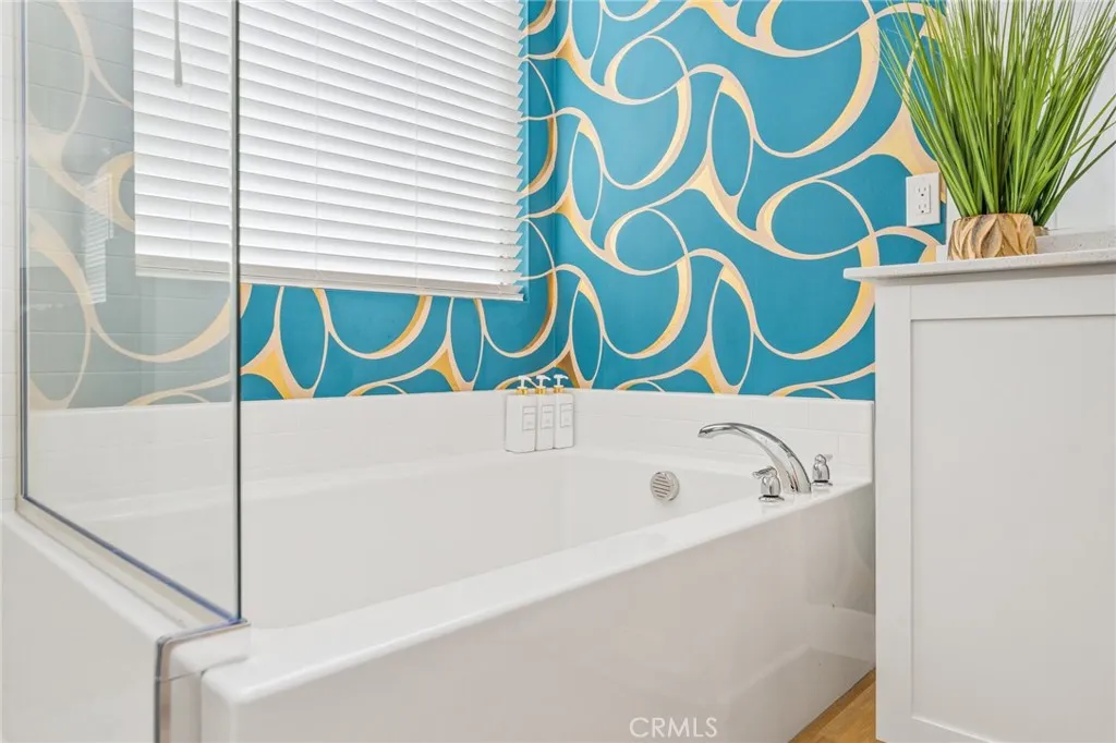 Soaker tub