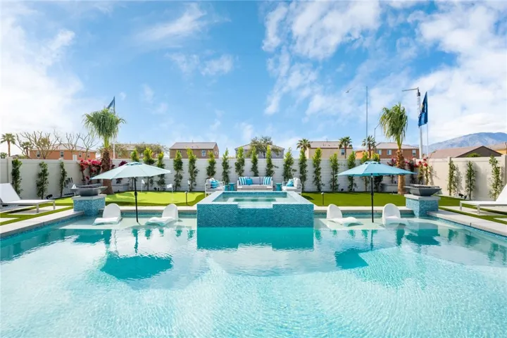 Sparkling Pool!
