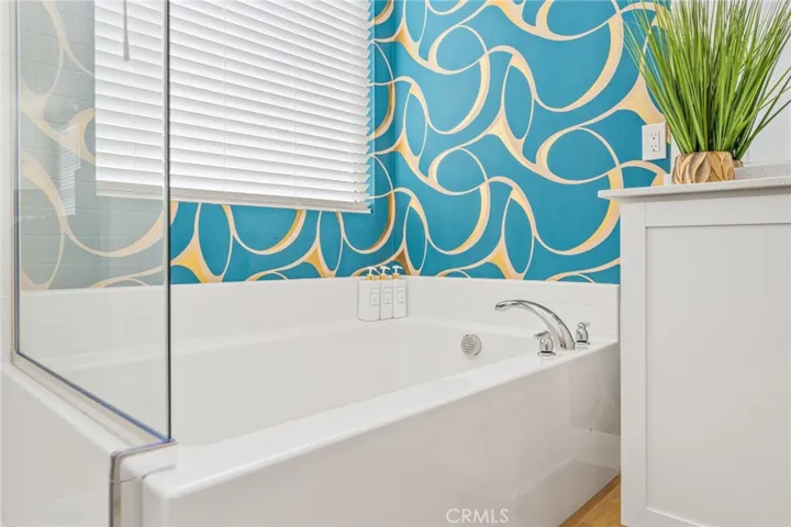 Soaker tub