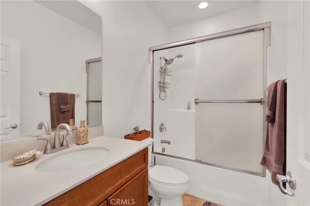 2nd Bathroom