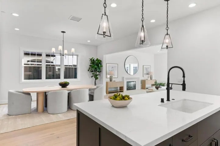 15675 El Gato Lane, Los Gatos, California 95032