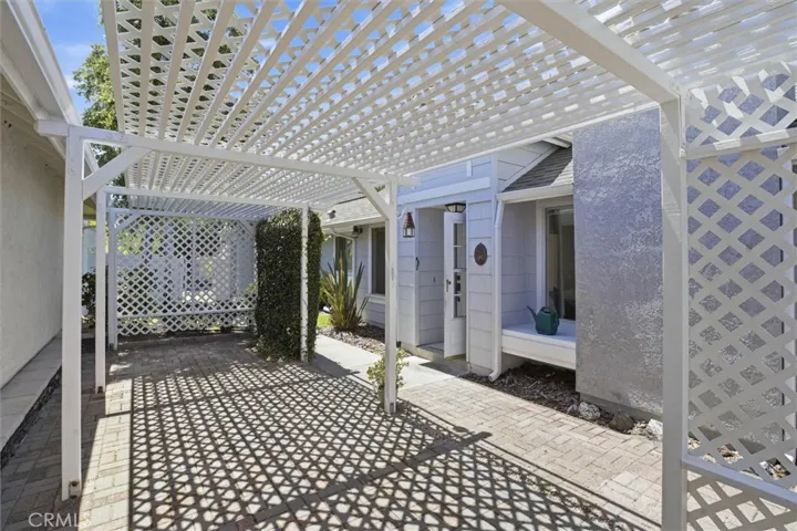 Side patio area with lattice pergola