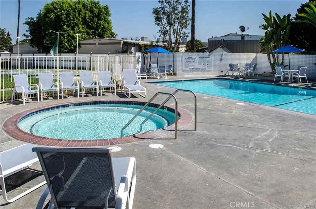 Community pool & spa