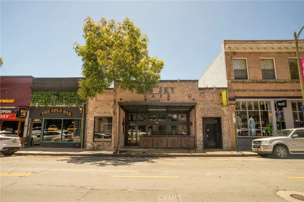 1121 Broad St