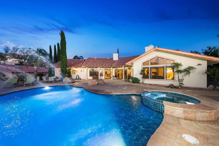 3004 Via Donito, Alpine, California 91901